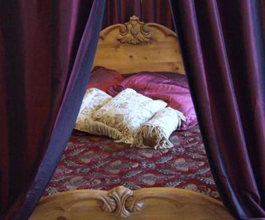 Cheltenham Lawn and Pittvile Gallery