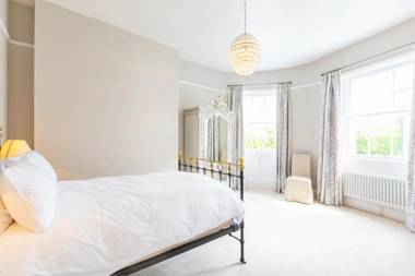 Queens Circus - Montpellier Central Cheltenham