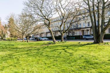 Luxury Apartment - 18 Lansdown Crescent