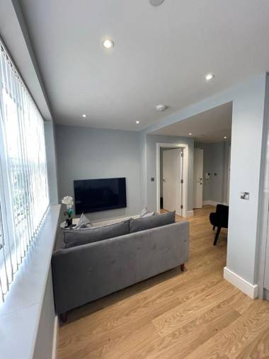 LUXURIOUS ONE BEDROOM APARTMENT IN BOND STREET