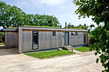 Blackbird Lodge Strawberryfield Park