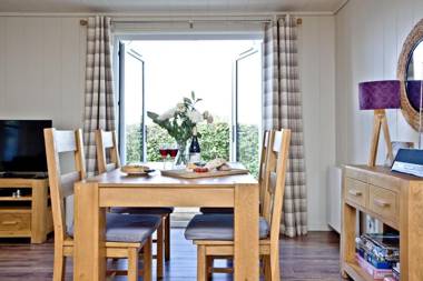 Whileaway Lodge Strawberryfield Park