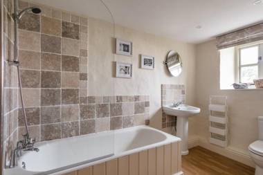 Maggie Puddle Cottage