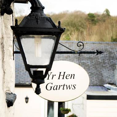 Gwesty'r Emlyn Hotel