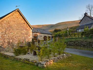 Rhiwddu Barns - Brecon Beacons National Park