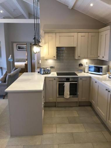 5 Luxury Lodge with beautiful views of the Taf Estuary