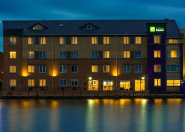 Holiday Inn Express Cardiff Bay an IHG Hotel