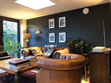 Number One Hundred Bed And Breakfast