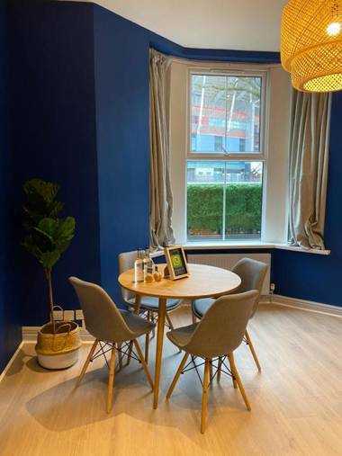 Aaron Wise - 17 Fitzhamon Apartments