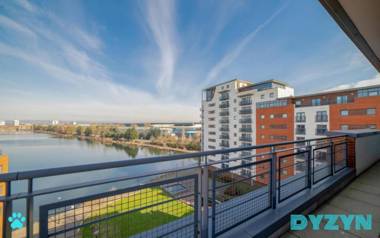 The Galley - 2 Bed Serviced Apartment - Amazing City Views - Wrap Round Balcony and secure parking