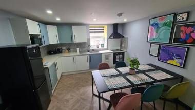 Aaron Wise - 51 Fitzhamon Apartments