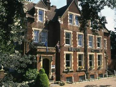 Ebury Hotel Cottages and Apartment's