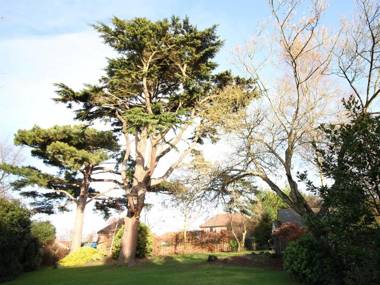 Ebury Hotel Cottages and Apartment's