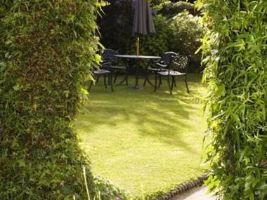 Ebury Hotel Cottages and Apartment's