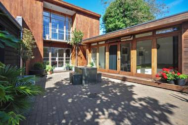 Scandi Chic Designer House - Free secure parking