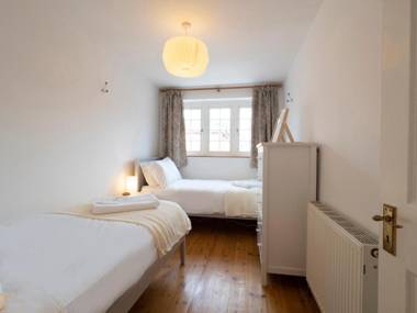 New Street - Stylish family home in St Dunstans with parking