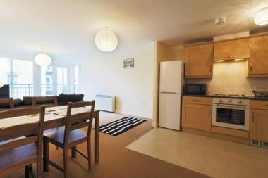 Bingley Court - Open plan apartment near Canterbury East Station