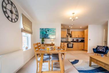 The Augustine - Modern two Bed Ground floor apartment with parking