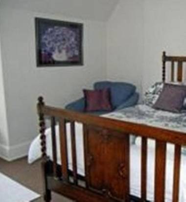 The Castle Bar ROOM ONLY