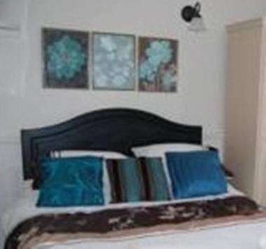 The Castle Bar ROOM ONLY