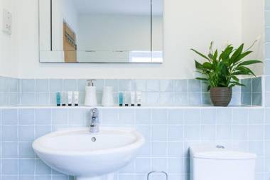 Camstay Longworth Avenue