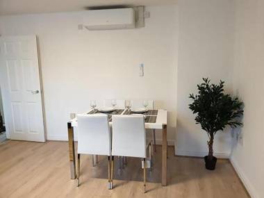 River Court Apartments by Paymán Club