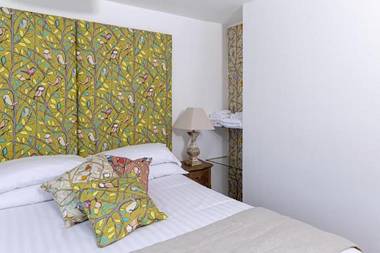 River Court Apartments by Paymán Club