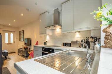 Delightful CENTRAL Duplex - 2 Mins To Station