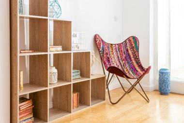 The Queen Edith Place - Lovely 5BDR Home in Secluded Neighbourhood