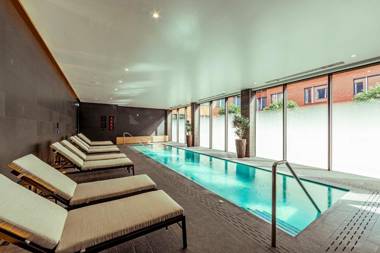 The Fellows House Cambridge Curio Collection By Hilton