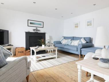 4 Coastguard Cottages