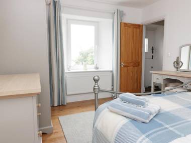 4 Coastguard Cottages