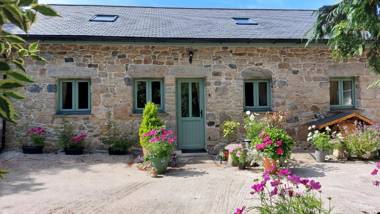 Wesley House Holidays - Choice of 2 Quirky Cottages in 4 private acres