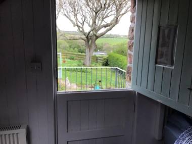 Lovely 1-Bed Studio in Coombe near Camborne