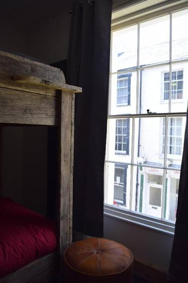 Ty Glyndwr Bunkhouse Bar and cafe