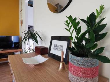 Charming 2-Bed Cabin in Llanwnda Caernarfon