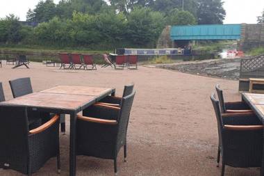 BUCK - En-suite Room in Canalside Guesthouse