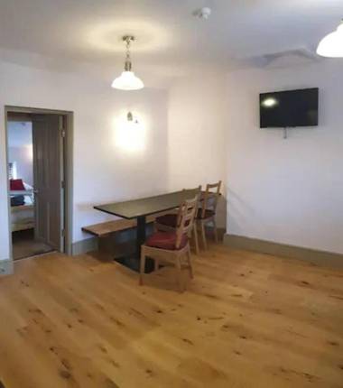 SPARKS - Family Suite in Canalside Guesthouse