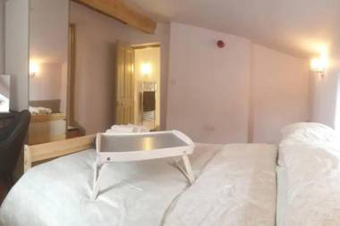 SPARKS - Family Suite in Canalside Guesthouse