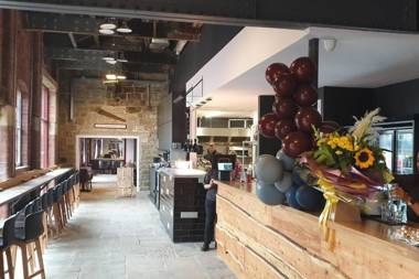 TURNER - En-suite Room in Canalside Guesthouse