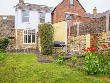 The Cottage at Broadway