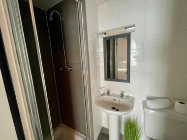 Brighton Black Hotel & Hot Tubs