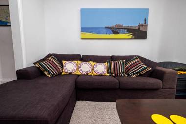 Beautiful townhouse with 4 poster bed & balcony