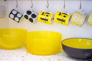 Beautiful townhouse with 4 poster bed & balcony