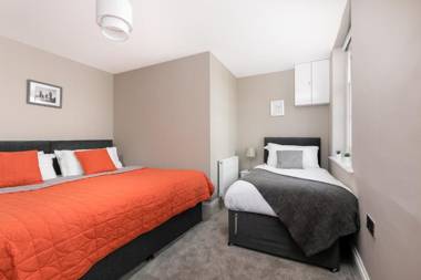 Central-Few Steps from Brighton Beach by Creatick