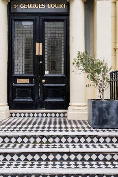 Classic Elegance - Regency Apartment with Period Features