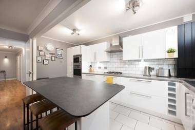 Burlington Street with Free Parking Nr Btn College Hospital & Seafront