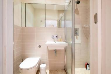 Large Regency Studio Apartment Near The Sea