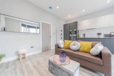 A-SUPER LOCATION I ONEBEDROOM FLAT I MINS WALK to BRIGHOTN BEACH