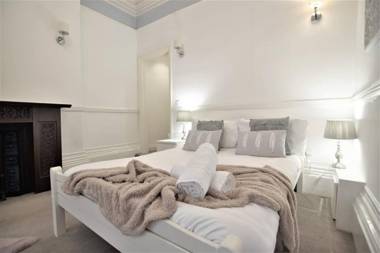 ONE BEDROOM 5 mins away from sea